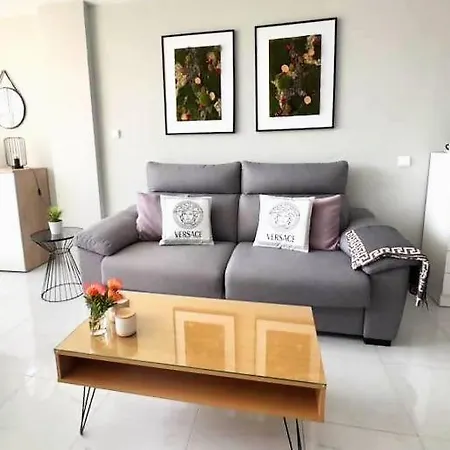 Con Piscina Y Aire Acondicionado Apartment