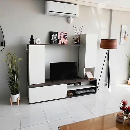 Con Piscina Y Aire Acondicionado