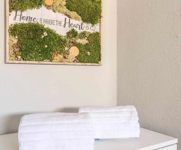 Con Piscina Y Aire Acondicionado *