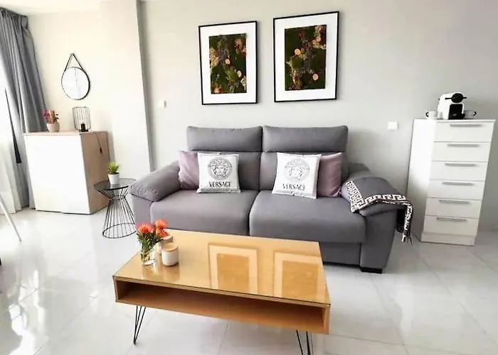 Con Piscina Y Aire Acondicionado Апартаменти